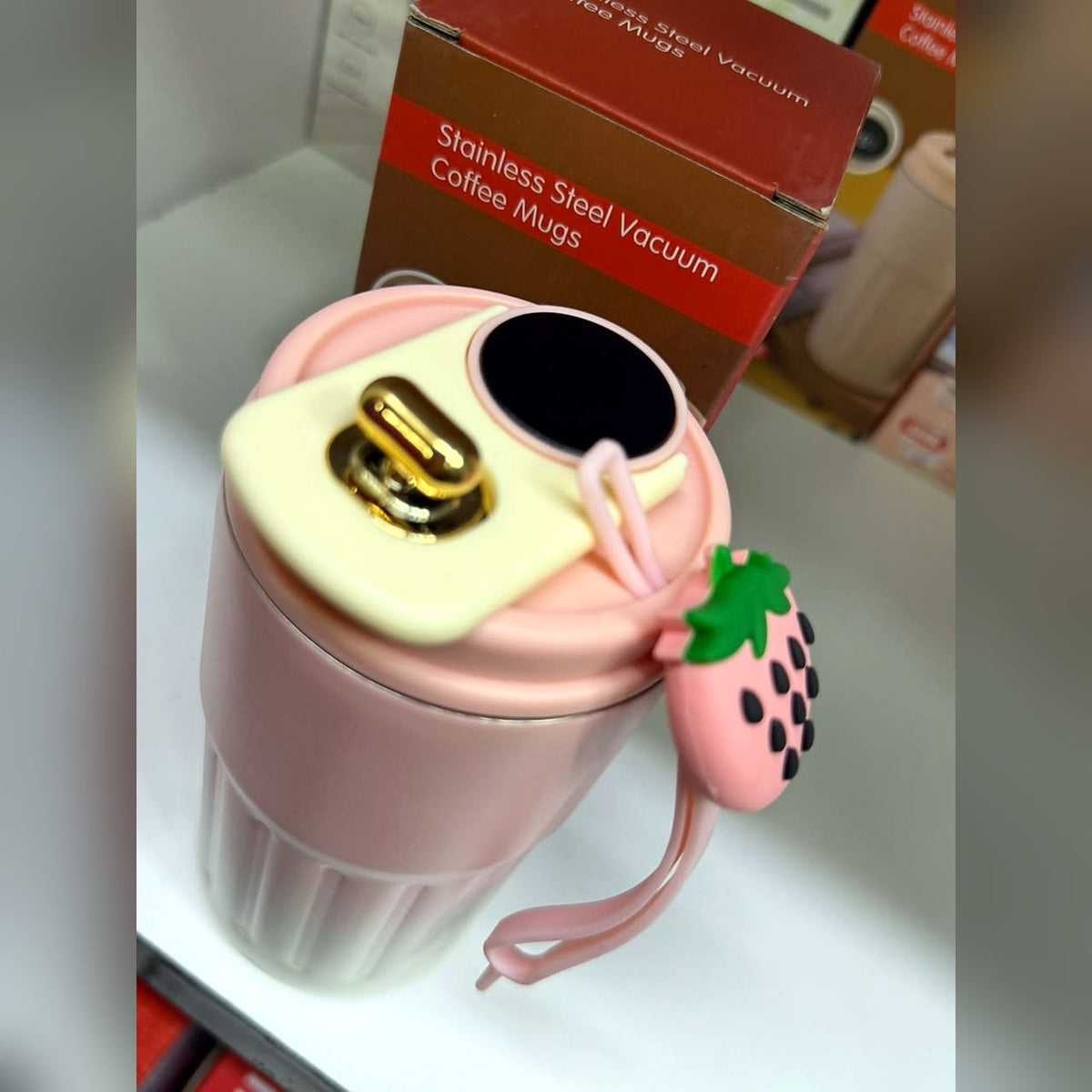 Termo con Pantalla de Temperatura LED y Dije de Fresa