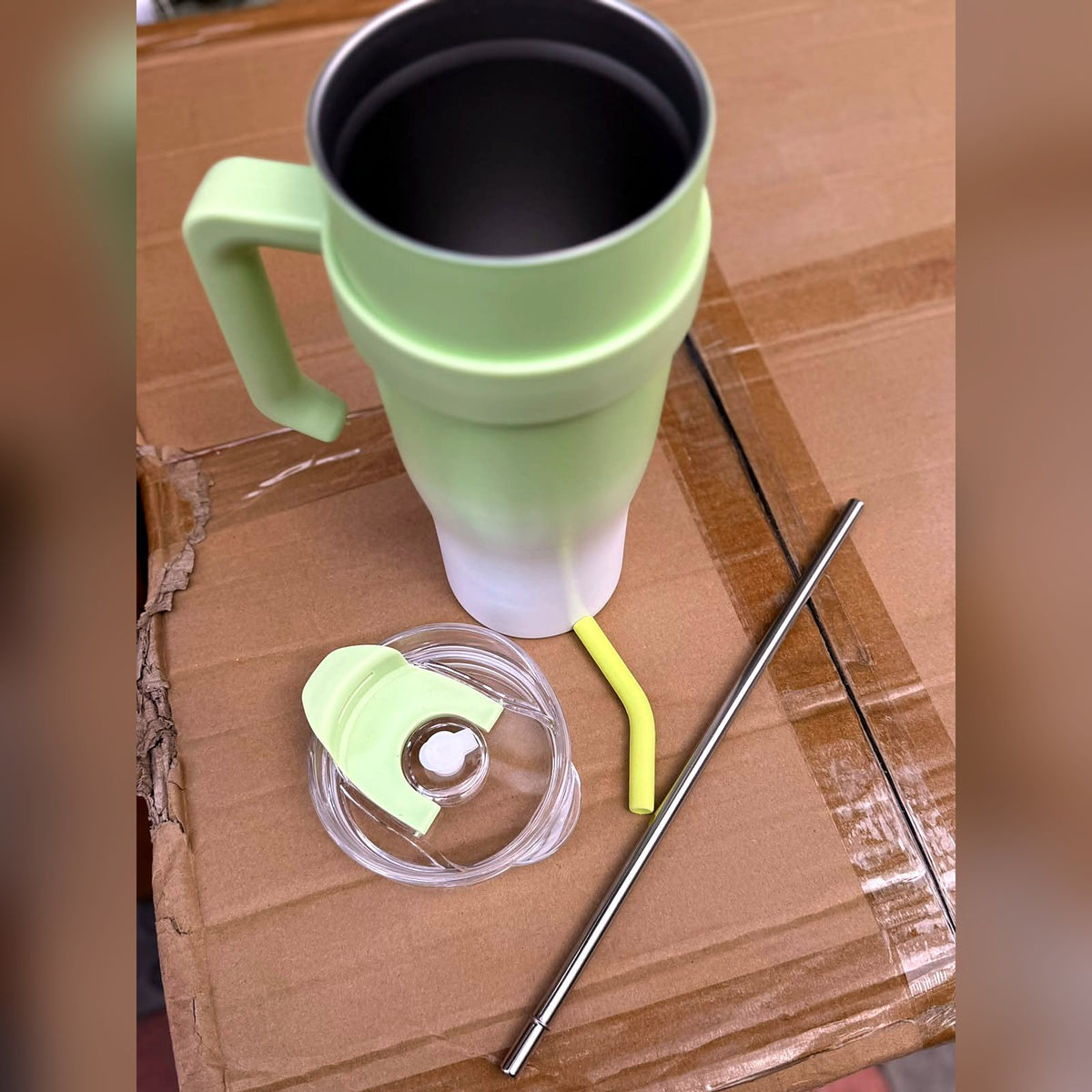Vaso Térmico con Asa y Pitillo de Acero